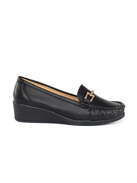 Black women's moccasins with buckle