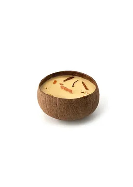 Candle in coconut - Apple and cinnamon aroma