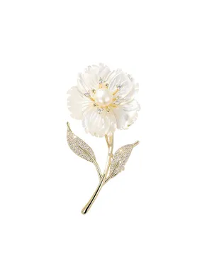 Brooch with Pearl in Flower and Rhinestones Gold