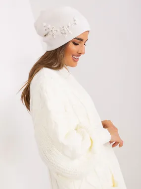 Ecru women's hat with cashmere.