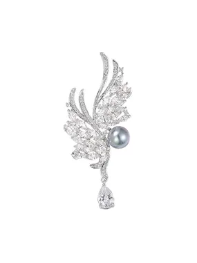 Luxurious Brooch with Crystals and Pearl Silver
