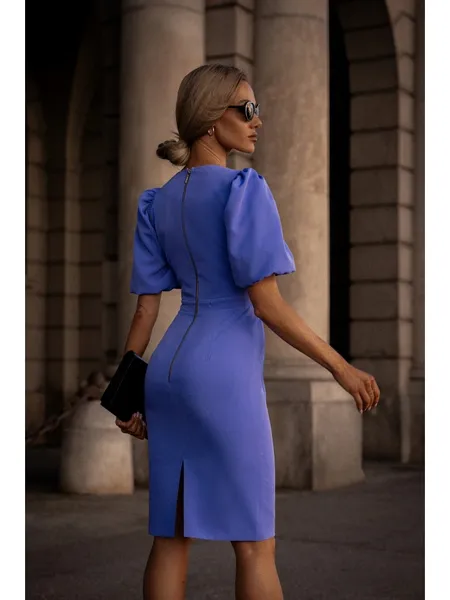 M779 Dress with a neckline and a strongly marked waist - light purple