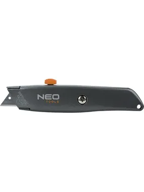 Knife with trapezoidal blade, metal body