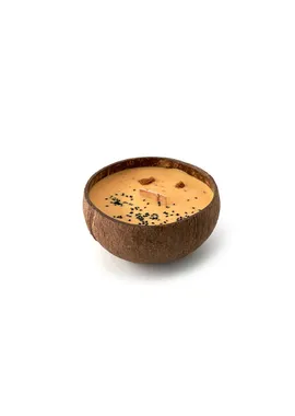 Candle in coconut - aroma Vanilla, caramel