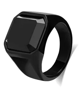 Massive ring with black crystal