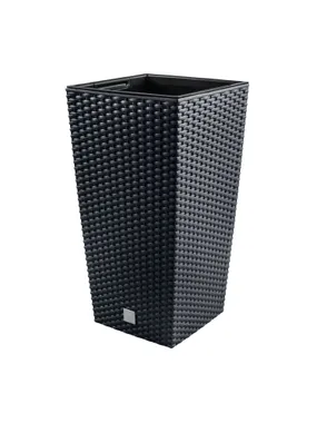 A pot with a rato square DRTS400 anthracite insert