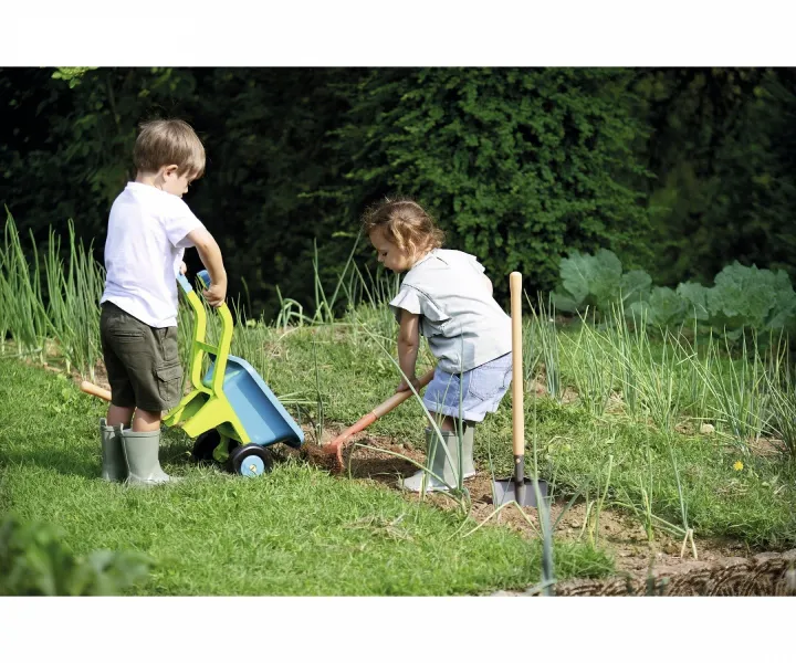 Wheelbarrow with accessories mix