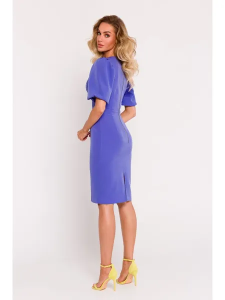 M779 Dress with a neckline and a strongly marked waist - light purple