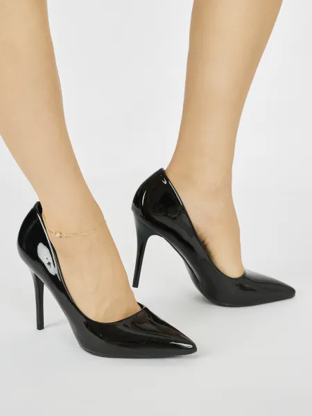 Classic black women's pumps