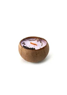 Candle in coconut - the scent of lavender